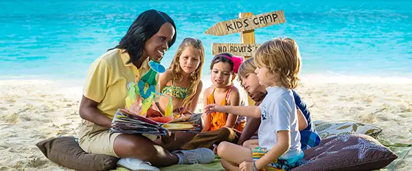 Childcare worker with a group of kids (c)Sandals